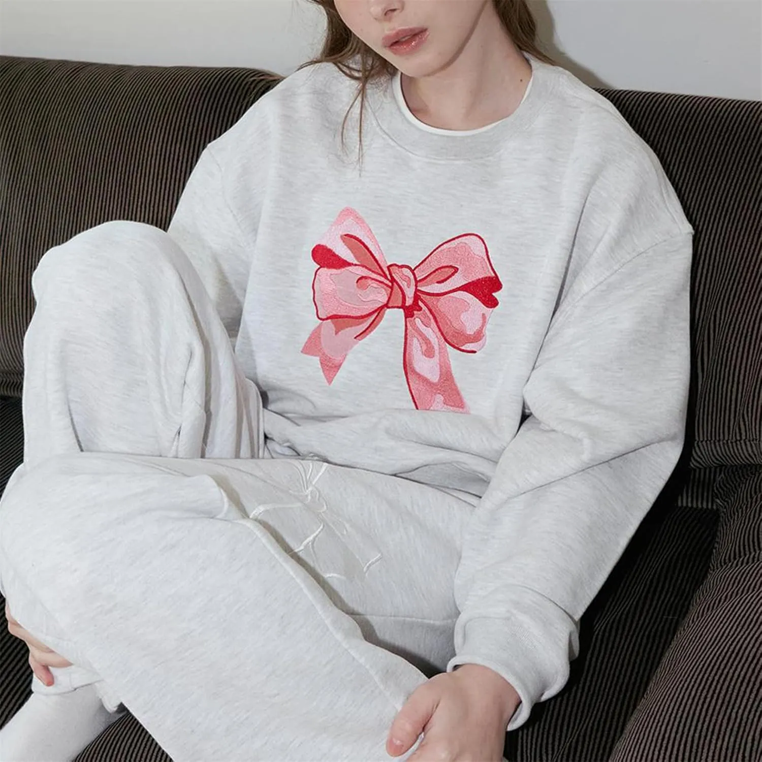 Women Cute Y2K Oversized Sweatshirt Long Sleeve Crewneck Bow Print Graphic Tees Fall Trendy Going Out Top Streetwear