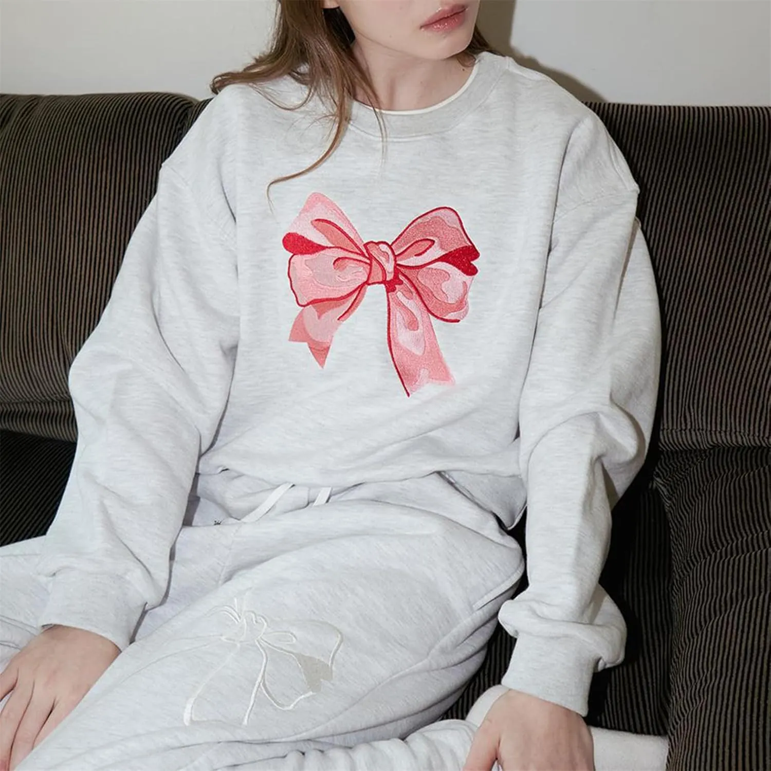 Women Cute Y2K Oversized Sweatshirt Long Sleeve Crewneck Bow Print Graphic Tees Fall Trendy Going Out Top Streetwear